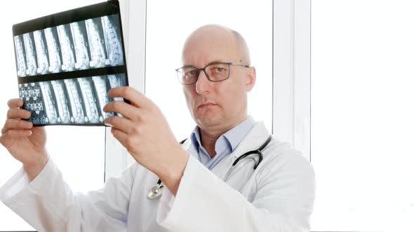 การตรวจวินิจฉัยโรคทางกระดูกสันหลังด้วย X-ray, CT, MRI scan