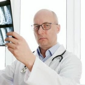 การตรวจวินิจฉัยโรคทางกระดูกสันหลังด้วย X-ray, CT, MRI scan การตรวจวินิจฉัยโรคทางกระดูกสันหลังด้วย X-ray, CT, MRI scan